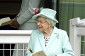 Alžbeta II. sa zúčastnila dostihov prvýkrát od roku 2019, ten detail si všimli všetci: Radostný pohľad na kráľovnú