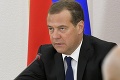 Medvedev ostáva predsedom Putinovej strany: Na čele kandidátky svietia iné mená