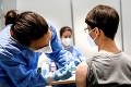 Biely dom o očkovaní: Dávku vakcíny už dostalo 70% Američanov vo veku 30 rokov a viac