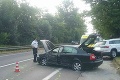 Nehoda štyroch vozidiel pri Žiline, auto skončilo na streche: Zrážka sa nezaobišla bez zranených