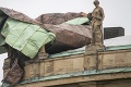 Nemeckom sa prehnali búrky, ktoré spôsobili záplavy a dopravné nehody: Silný vietor zničil strechu opery