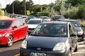 Rušno na cestách: Dve pokazené vozidlá na Moste Lafranconi, 90-minútové zdržanie na D2
