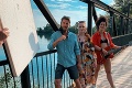 Letná novinka: Milo Kráľ a Barbora Švidraňová ukázali zmysel pre humor v piesni Opaľujeme sa
