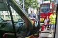 Sanitka v Bratislave zrazila chodkyňu: Nehoda na priechode?!