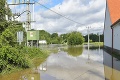 Silné búrky v Česku odrezali tisícky ľudí od prúdu: Meteorológovia nemajú dobré správy