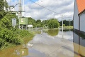 Silné búrky v Česku odrezali tisícky ľudí od prúdu: Meteorológovia nemajú dobré správy