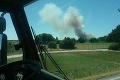 V obci Gajary zachvátil požiar pole aj les: Zasahuje až 60 hasičov