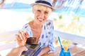 Na dovolenku k moru si zoberte hotovosť i kartu: Na čo si dať pozor pri platbách v zahraničí?