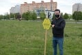 Košické sídlisko zdobí gigantický smajlík: Miroslav vytvoril vtipný obrazec za 3 hodiny