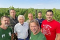 Zdrvení vinári z Moravy sa boja, že po tornáde prídu aj o úrodu: Na pomoc prišli dobrovoľníci z Bratislavy!