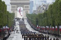 Mladá žena na oslavu Dňa dobytia Bastily nikdy nezabudne: Čo spravil vojak na Champs-Élysées vás zahreje pri srdci