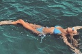 Celebrity si užívajú relax na dovolenkách: Sexi telá na pláži aj oddychujúce rodinky