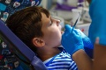 Matka priniesla syna († 3) na bežný zákrok k zubárovi: Kým bola v čakárni, dieťa v kresle zomrelo