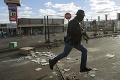 V Juhoafrickej republike odstraňovali obrovské škody: Po nepokojoch zostali spustošené celé ulice