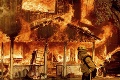 Hasiči sú v plnom nasadení: Požiar v Oregone sa ďalej šíri, zničil už desiatky domov