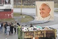 Pápež zavíta na Luník IX: Očakáva sa účasť niekoľko tisíc Rómov z celého Slovenska