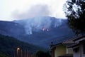 Poplach na talianskom ostrove: Pre požiare evakuovali stovky ľudí