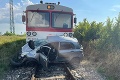 Tragédia na nechránenom železničnom priecestí: V aute zahynula žena († 40) i jej pes