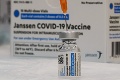 Tisíce dávok vakcín Janssen takmer skončili v koši: Americký regulačný orgán zasiahol