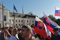 Nespokojní Slováci protestujú pred Prezidentským palácom, strana SaS reaguje: Jasná výzva