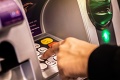 Hackeri ukradli z bankomatov v európskych krajinách 230-tisíc eur: Takto donútili stroj vydať všetku hotovosť