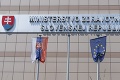 Pôvodne boli určené pre štátne nemocnice a ústavy: Rezort zdravotníctva má vrátiť milióny eur
