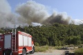 Neskrotné požiare v Grécku naďalej vyčíňajú: Museli evakuovať 5 dedín