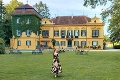 Poláková si zo svojho rakúskeho kaštieľa urobila palác: Diabolský plán, ako na sídle ušetriť