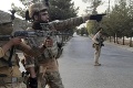Rozsiahly protiútok v Afganistane! Civilisti sa dali na útek, mnohí uviazli v krížovej paľbe