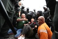Protesty v Bratislave nie sú až také pokojné: Zasahovať museli aj záchranári