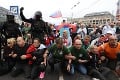 Polícia počas protestov v Bratislave zadržala troch ľudí, medzi nimi aj Kotlebu