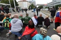 Protesty v Bratislave: Ťažkoodenci vytlačili dav z ciest, Kotlebov brat skončil v nemocnici!