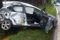 Vážna nehoda na východe Slovenska: Auto sa zrazilo s autobusom, vodiča vymrštilo z vozidla!