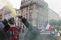 Najväčšie protesty proti covidpasom: Demonštranti hádzali kamene či zablokovali električkovú trať