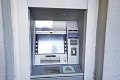 Útočníci v Pruskom chceli vybrakovať bankomat sofistikovane: Pokus o krádež odhalila polícia náhodou
