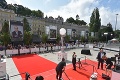 V Česku sa začal najprestížnejší filmový festival v strednej a východnej Európe: Navštívia ho hviezdy