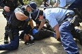 Lockdownov majú už dosť: V Austrálii zatkli na protestoch stovky ľudí