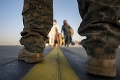 Svoju misiu už splnili: Z Afganistanu odchádzajú prví americkí vojaci zaisťujúci evakuácie