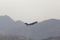 Američania odišli, po zuby ozbrojení Talibanci prevzali kontrolu nad letiskom: Mrazivý odkaz svetu