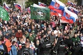 Situácia sa vyostruje: Demonštranti blokujú bratislavské cesty, polícii sa nedarí dostať dav pod kontrolu!
