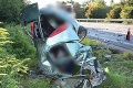 Hrôzostrašné fotky! Auto skončilo pod kolesami kamióna, o život prišla 21-ročná žena