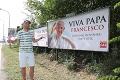 Nadšení Slováci sa už nevedia dočkať príchodu Svätého Otca: Z našich portrétov vznikol obraz pápeža!