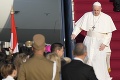 Maďari sú v pozore: Pápež František priletel do Budapešti, zdrží sa len krátko