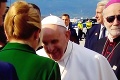 Svätý Otec na Slovensku: Františka vítala s prezidentkou početná delegácia