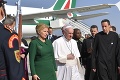 Tajomstvo pápežovho príletu: Prečo spravilo lietadlo s Františkom dve otočky nad letiskom?