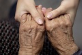 Starenka (101) vykonáva nebezpečnú prácu: Na dôchodok ani nemyslí, v šoku je aj jej lekár