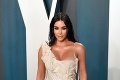 Sexi Kim Kardashian vie, ako zaujať pozornosť kamier: Všetky oči na mne!