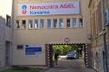 Nemocnica v Komárne dostala špeciálny symbol vďaky: Areál už zdobí veľké červené srdce, poslúži aj na toto