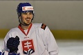 O miestenku do hlavného kempu pred štartom NHL zabojuje šesť Slovákov: Chromiak začal prípravu gólovo