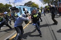 Ľudia v Austrálii majú lockdownov už dosť, vyšli do ulíc: Polícia tvrdo zasiahla